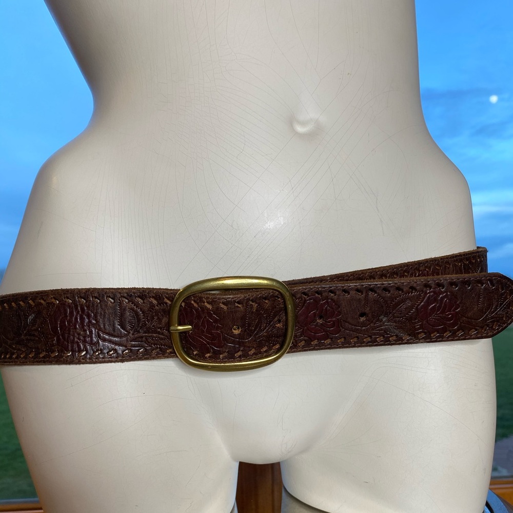 🌹 Leather Belt, Brass Buckle. Engraved ROSES🌹